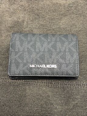 Michael Kors Bifold Snap Closure Leather Wallet